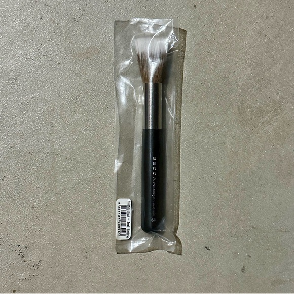 BECCA Polishing Brush - Small (56) - Picture 3 of 3